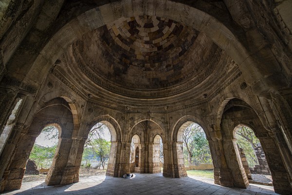 Sakar Khan's Dargah mausoleum, Unesco site Champaner-Pavagadh Archaeological Park, Gujarat, India, Asia