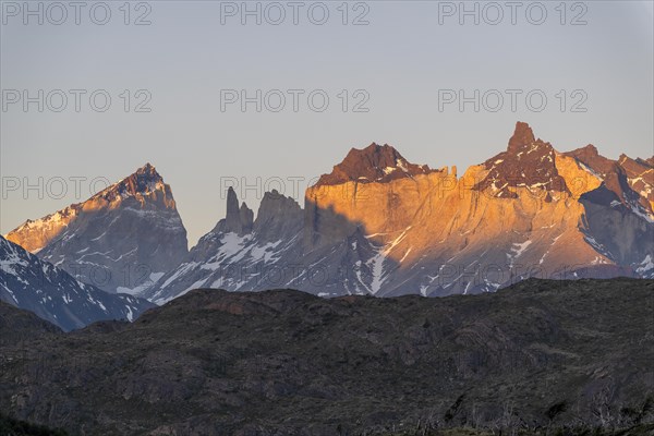 Sunset at Lago Grey, Torres del Paine National Park, Parque Nacional Torres del Paine, Cordillera del Paine, Towers of the Blue Sky, Region de Magallanes y de la Antartica Chilena, Ultima Esperanza Province, UNESCO Biosphere Reserve, Patagonia, End of the World, Chile, South America