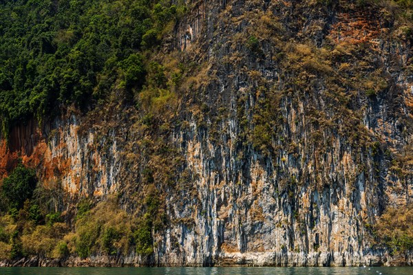 Limestone rocks in Cheow Lan Lake in Khao Sok National Park, nature, travel, holiday, lake, reservoir, landscape, rock, rock formation, attraction, rock face, water, tourism, boat trip, excursion, boat trip, nature reserve, travel photo, Thailand, Asia