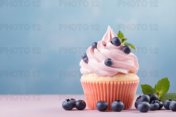 Single cupcake with frosting and blueberry fruits. KI generiert, generiert AI generated