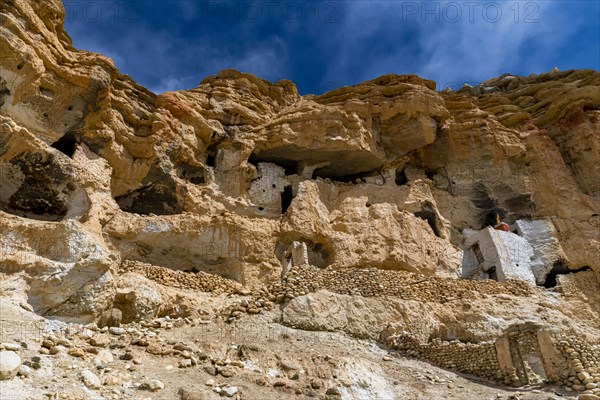 Cave appartments, Garphu, Kingdom of Mustang, Nepal, Asia