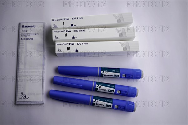 Several Ozempic injection pens and needles on white background, for diabetes 2 patients, Stuttgart, Baden-Wuerttemberg, Germany, Europe