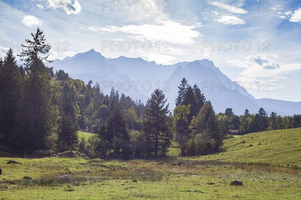 Wetterstein mountains with Alpspitze and Zugspitze massif seen from the Philosophenweg, autumn, backlight, Garmisch-Partenkirchen, Upper Bavaria, Bavaria, Germany, Europe