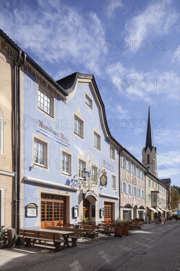 Ludwigstrasse with historic houses and Lueftlmalereien, in the back church Maria Hammelfahrt, district Partenkirchen, Garmisch-Partenkirchen, Werdenfelser Land, Upper Bavaria, Bavaria, Germany, Europe