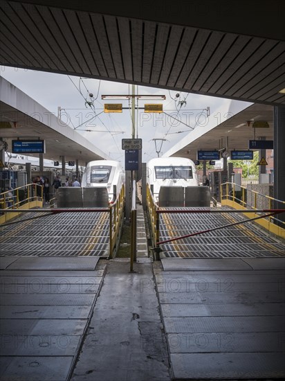 ICE, railway, station, motorail train, ramp, long-distance trains, Altona, Hamburg, Germany, Europe