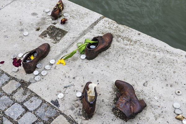 Holocaust memorial on the east bank of the Danube, shoes, memorial, war, persecution, murder, persecution of Jews, anti-Semitism, religion, racism, Eastern Europe, capital, Budapest, Hungary, Europe