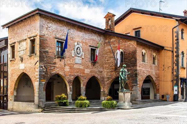 Town Hall with statue of the city founder Julius Caesar, Cividale del Friuli, city with historical treasures, UNESCO World Heritage Site, Friuli, Italy, Cividale del Friuli, Friuli, Italy, Europe