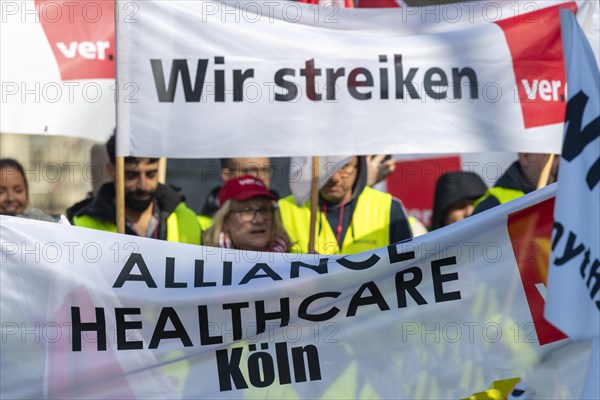 Demonstration for the warning strike of the trade union Ver.di on 8 March 2024 in Cologne, North Rhine-Westphalia, Germany, Europe