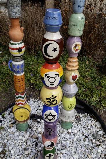 Lansing, Michigan, A sculpture outside First Presbyterian Church urges coexistence with all religions
