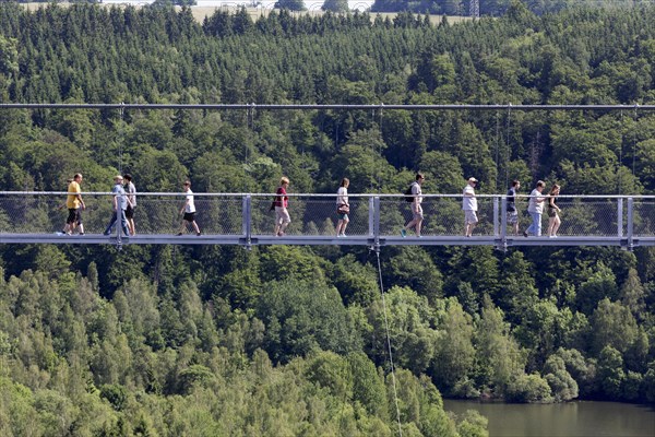 Visitors cross the rope suspension bridge at the Rappbode dam, 483 metres long, 100 metres above the valley floor, Oberharz, 11.06.2017