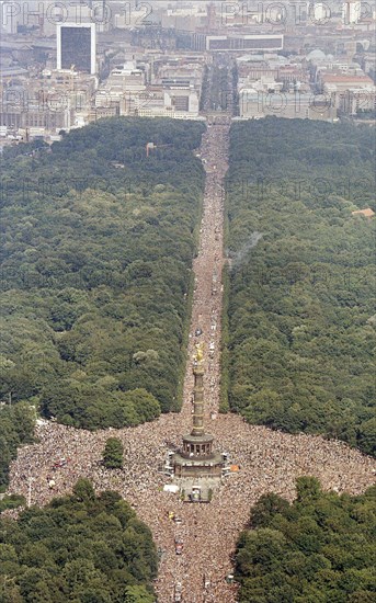 Aerial view of the Victory Column during the Love Parade. Under the motto One World one Future, techno music fans celebrate the 10th Love Parade with more than one million visitors in Berlin on 11 July 1998