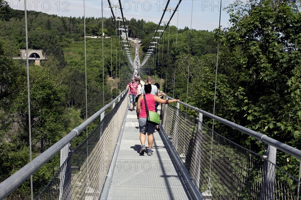 Visitors cross the rope suspension bridge at the Rappbode dam, 483 metres long, 100 metres above the valley floor, Oberharz, 11.06.2017