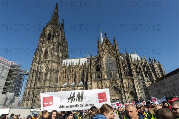 Demonstration for the warning strike of the trade union Ver.di on 8 March 2024 in Cologne, North Rhine-Westphalia, Germany, Europe