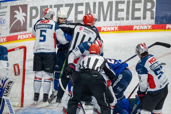 10.03.2024, DEL, German Ice Hockey League season 2023/24, 1st playoff round (pre-playoffs) : Adler Mannheim against Nuremberg Ice Tigers (2:1) . Picture: One of several scuffles in the game