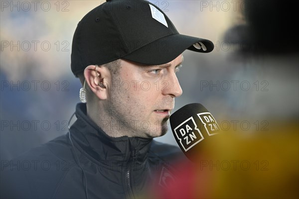 Coach Ole Werner SV Werder Bremen SVW, portrait, interview, microphone, mike, logo, DAZN, PreZero Arena, Sinsheim, Baden-Wuerttemberg, Germany, Europe