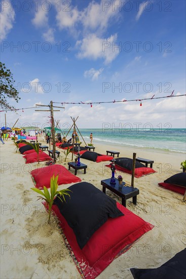 Beach beanbags for chilling on the beach, travel, beach, sandy beach, beach club, holiday, beach holiday, sea, summer holiday, holiday, leisure, quiet, quiet zone, party beach, Chaweng-beach, Koh Samui, Thailand, Asia