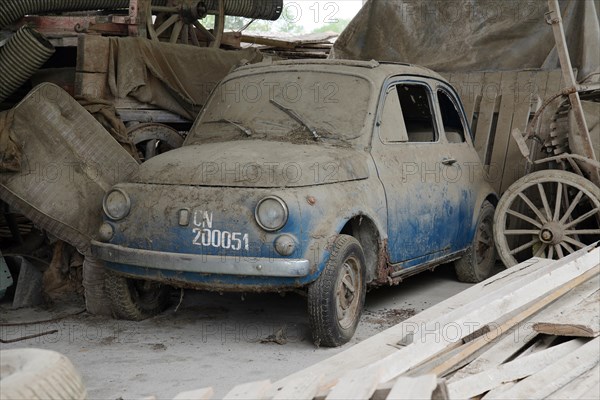 Fiat 500 in the barn, Italy, Asti, Piedmont, Italy, Europe