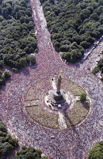 Aerial view of the Victory Column during the Love Parade. Under the motto Let the sun shine to your heart, techno music fans celebrate the 9th Love Parade with more than one million visitors in Berlin on 11 July 1998