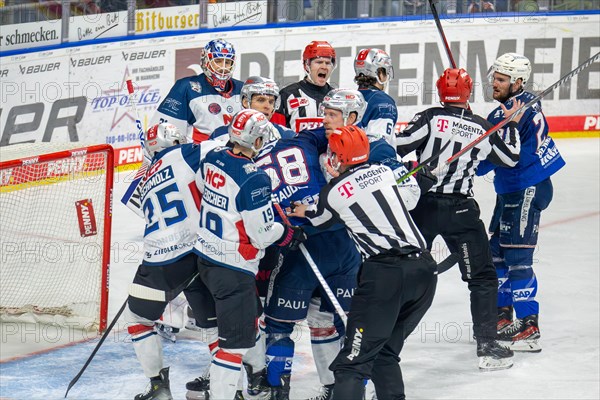 10.03.2024, DEL, German Ice Hockey League season 2023/24, 1st playoff round (pre-playoffs) : Adler Mannheim against Nuremberg Ice Tigers (2:1) . Picture: One of several scuffles in the game