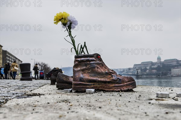 Holocaust memorial on the east bank of the Danube, shoes, memorial, war, persecution, murder, persecution of Jews, anti-Semitism, religion, racism, Eastern Europe, capital, Budapest, Hungary, Europe