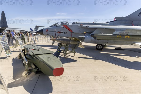 Weapon system Taurus, air-to-ground cruise missile of the German Armed Forces, version KEPD-350 with tandem warhead, cruise missiles. TornadoIDS fighter aircraft of the German Air Force, ILA Berlin Air Show, International Aerospace Exhibition, Schoenefeld, Brandenburg, Germany, Europe