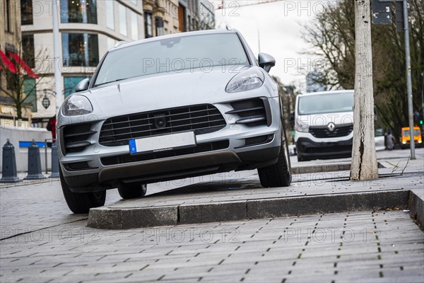 An SUV parked on a pavement on the KOe in Duesseldorf city centre