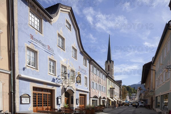 Ludwigstrasse with historic houses and Lueftlmalereien, in the back church Maria Hammelfahrt, district Partenkirchen, Garmisch-Partenkirchen, Werdenfelser Land, Upper Bavaria, Bavaria, Germany, Europe