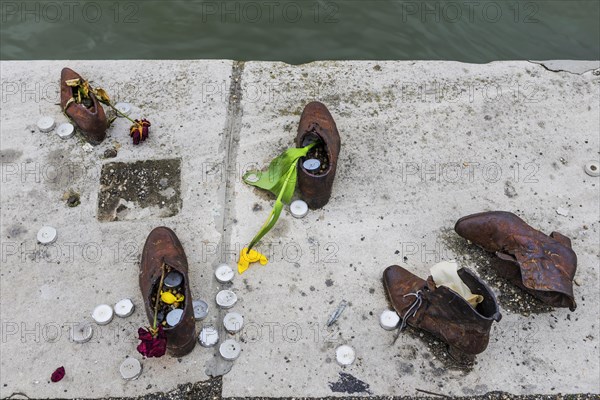 Holocaust memorial on the east bank of the Danube, shoes, memorial, war, persecution, murder, persecution of Jews, anti-Semitism, religion, racism, Eastern Europe, capital, Budapest, Hungary, Europe