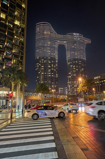 Sky View high-rise luxury flat towers in the city centre of Dubai. Dubai, United Arab Emirates, Asia