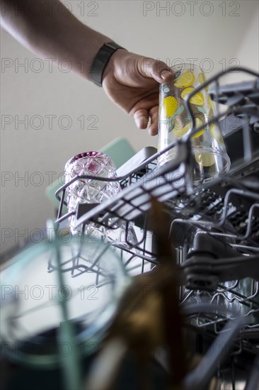 A man loads a dishwasher. Berlin, 08.03.2024