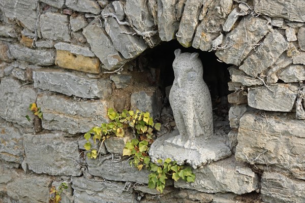 Sculpture of a little owl in a niche of the historic town wall, owl figure, detail, town fortification, Ochsenfurt, Lower Franconia, Franconia, Bavaria, Germany, Europe