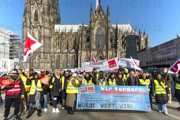 Demonstration for the warning strike of the trade union Ver.di on 8 March 2024 in Cologne, North Rhine-Westphalia, Germany, Europe