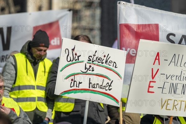 Demonstration for the warning strike of the trade union Ver.di on 8 March 2024 in Cologne, North Rhine-Westphalia, Germany, Europe