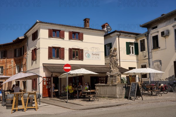 Canal ob Soci, picturesque town on the Soca, central square, Na Placu, restaurant and Neptune Fountain, the most important market fountain in Slovenia, on the D 7 cycle path, Primorska region, Slovenia, Europe