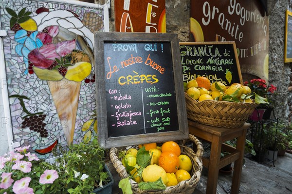 Fruit stand, Corniglia, UNESCO World Heritage Site, Cinque Terre, Riviera di Levante, Province of La Spezia, Liguria, Italy, Europe