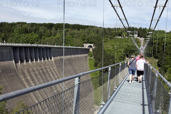 Visitors cross the rope suspension bridge at the Rappbode dam, 483 metres long, 100 metres above the valley floor, Oberharz, 11.06.2017