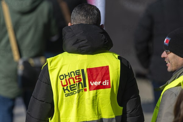 Demonstration for the warning strike of the trade union Ver.di on 8 March 2024 in Cologne, North Rhine-Westphalia, Germany, Europe