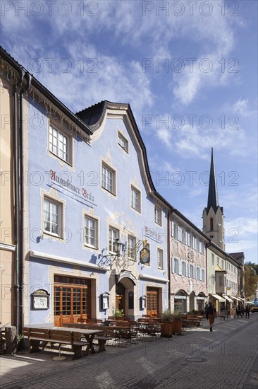 Ludwigstrasse with historic houses and Lueftlmalereien, in the back church Maria Hammelfahrt, district Partenkirchen, Garmisch-Partenkirchen, Werdenfelser Land, Upper Bavaria, Bavaria, Germany, Europe