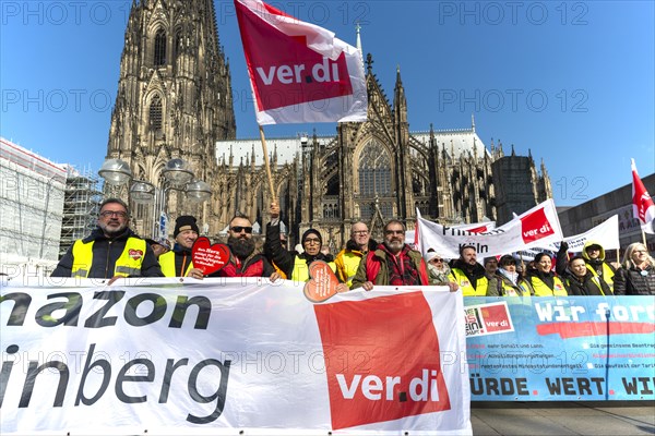 Demonstration for the warning strike of the trade union Ver.di on 8 March 2024 in Cologne, North Rhine-Westphalia, Germany, Europe