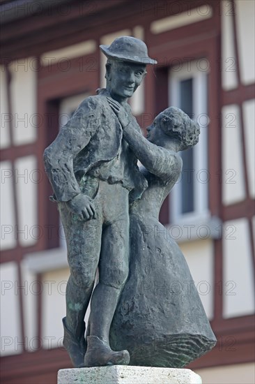 Sculpture dancing couple, bronze, two, couple, dancing, gesture, embrace, Kornmarkt, Bad Windsheim, Middle Franconia, Franconia, Bavaria, Germany, Europe