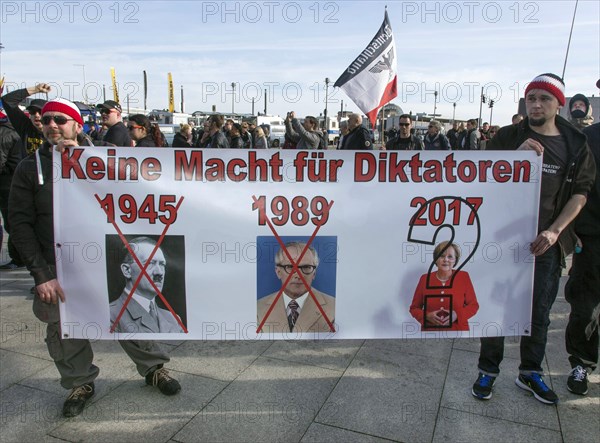Participants in the Merkel must go demo. Demonstration by right-wing populist and right-wing extremist participants, including supporters of the NPD, Pegida, Reichsbuerger, hooligans, Landsmannschaften and Identitarians, Berlin, 4 March 2017