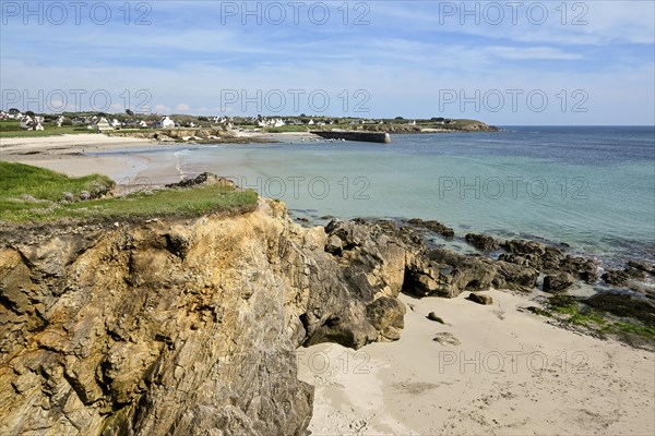 Rocky bay with beach on the Atlantic Ocean, Primelin, Finistere, Brittany, France, Europe
