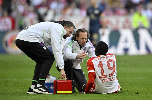Alphonso Davies Bayern FC Munich FCB (19) injured, teeth smashed in, carer, Allianz Arena, Munich, Bavaria, Germany, Europe