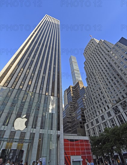 Entrance to the Apple Store in the General Motors high-rise building, at Grand Army Plaza, in the background 432 Park Avenue, Midtown Manhattan, New York City, New York, USA, North America