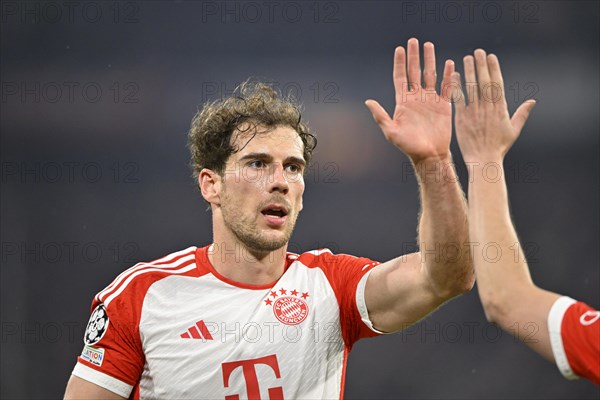 Goal celebration Harry Kane FC Bayern Munich FCB (09) Leon Goretzka FC Bayern Munich FCB (08) Gesture Gesture clapping off, Champions League, CL, Allianz Arena, Munich, Bayern, Germany, Europe