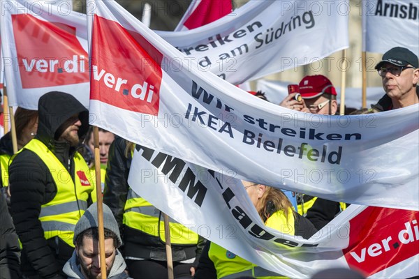 Demonstration for the warning strike of the trade union Ver.di on 8 March 2024 in Cologne, North Rhine-Westphalia, Germany, Europe