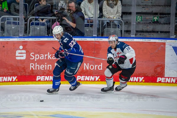 10.03.2024, DEL, German Ice Hockey League season 2023/24, 1st playoff round (pre-playoffs) : Adler Mannheim against Nuremberg Ice Tigers (2:1) . In the picture Jyrki Jokipakka (23, Adler Mannheim) and Tim butcher (19, Nuremberg Ice Tigers)