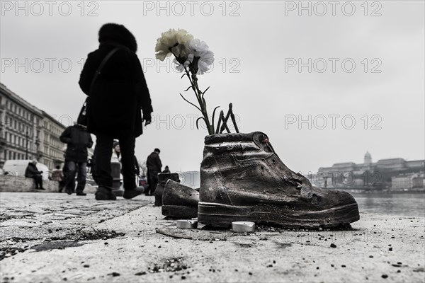 Holocaust memorial on the east bank of the Danube, shoes, memorial, war, persecution, murder, persecution of Jews, anti-Semitism, religion, racism, Eastern Europe, capital, Budapest, Hungary, Europe