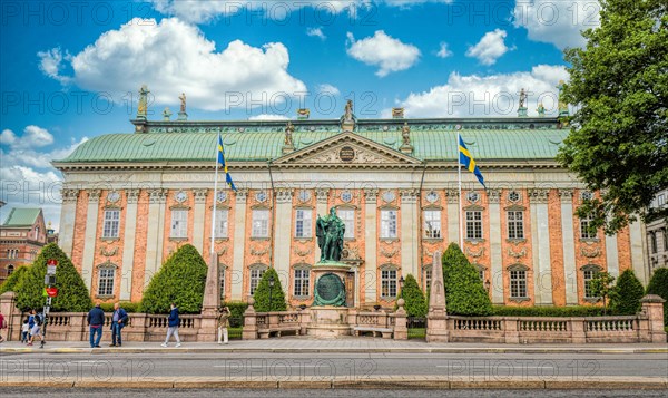 Exterior view of the Riddarhuset and bronze statue of Gustaf Eriksson Vasa by Pierre Hubert LArcheveque, Stockholm, Sweden, Europe