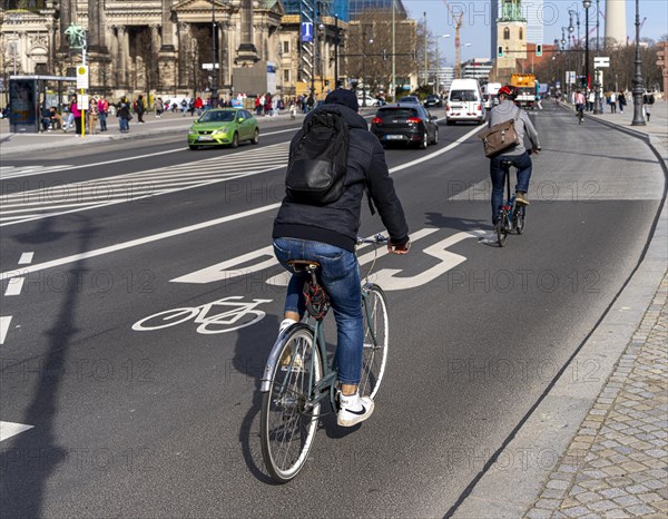 Combined bus and cycle lane, Unter den Linden Palace Bridge, Berlin-Mitte, Germany, Europe